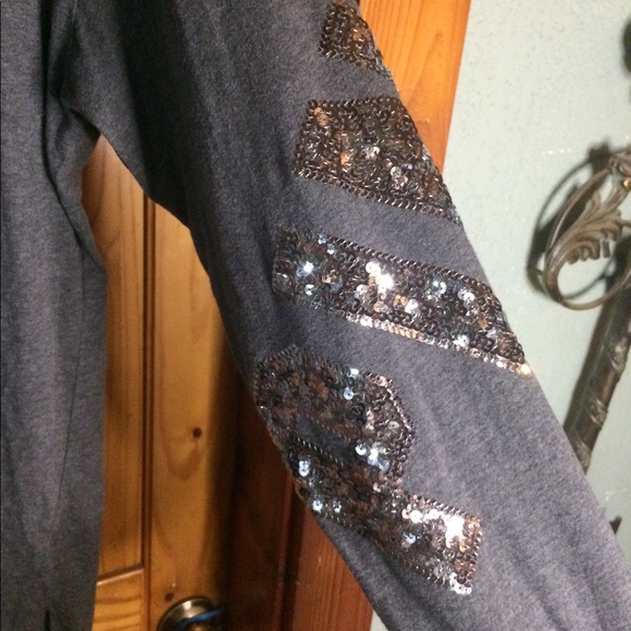 Victoria’s Secret Pink Long Sleeve Gray Sequined Logo Top - Picture 7 of 9